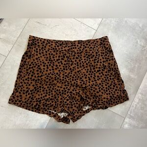 Old navy pull on animal print Medium m